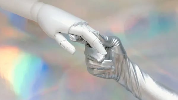 Più Umani Che Robot: Il Fallimento Di Builder.ai e La Faccia Oscura dell’IA Cover