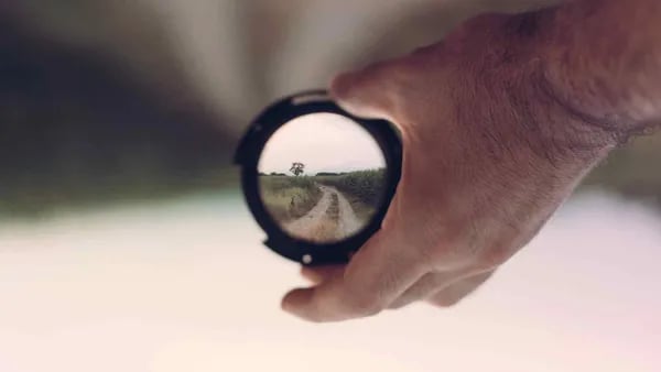 Oltre il Limite: Come un Nuovo Laser Riscrive le Regole dell’Ottica Cover